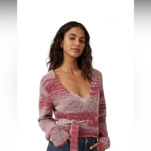 Cotton On

Oh My Fluff Wrap Crop Pullover